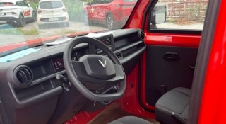 Nội thất VinFast EC Van lần đầu lộ diện ngoài đời thực: Thiết kế đơn giản, đúng chất xe điện chở hàng giá rẻ